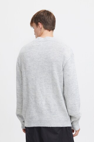 !Solid Sweater 'Hamdani' in Grey