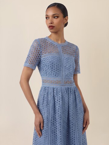 APART Kleid in Blau
