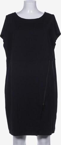 TRIANGLE Dress in 6XL in Black: front