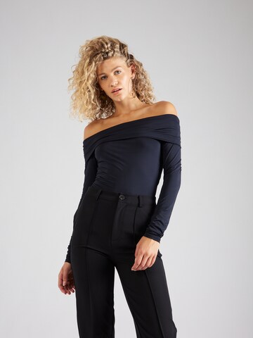 Maglietta 'Pina' di ABOUT YOU x Iconic by Tatiana Kucharova in nero: frontale