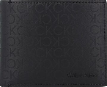 Calvin Klein حقائب نسائية بلون أسود