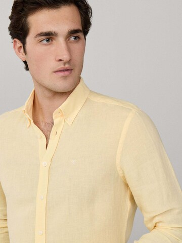 Coupe regular Chemise Hackett London en jaune