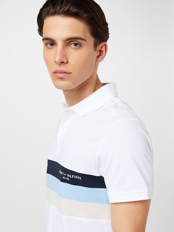 TOMMY HILFIGER - Camiseta en blanco