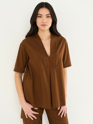 Camomilla Italia Blouse 'Claid' in Bruin: voorkant