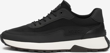 Sneaker bassa di Kazar in nero: frontale