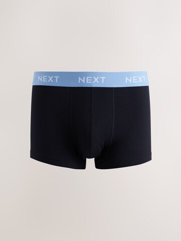 Boxeri de la Next pe negru