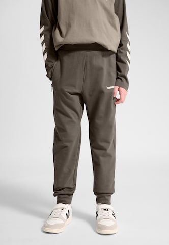 Hummel Tapered Sporthose in Grün: Vorderseite