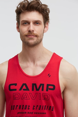 CAMP DAVID Muskelshirt mit Label Prints in Rot