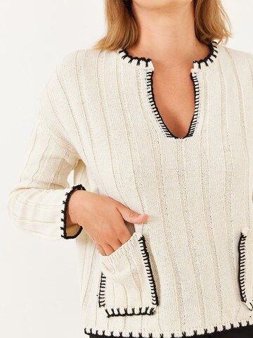 Bianco Lucci Sweater in Beige