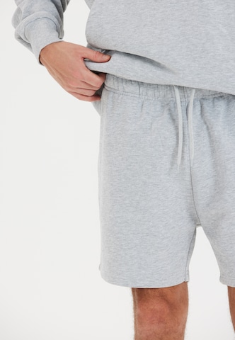 SOS Regular Shorts 'Bovec' in Grau