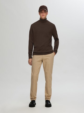SELECTED HOMME Regular Fit Pullover 'SLHBerg' in Braun
