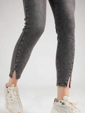 LEVI'S ® Skinny Jeans '720 Super Skinny Yoked' in Zwart