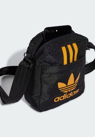 ADIDAS ORIGINALS Umhängetasche 'Small Item' in Schwarz