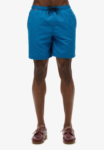 Shorts de bain 'Premium' Superdry en bleu : devant