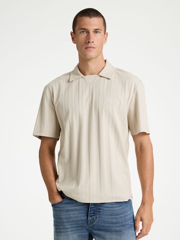 CHASIN' Shirt in Beige: front