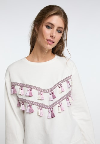 IZIA - Sweatshirt 'Hoona' em branco