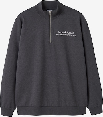 Sweat-shirt TWO SOON en gris : devant