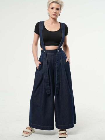 Metamorphoza Wide leg Dungaree jeans in Blue: front