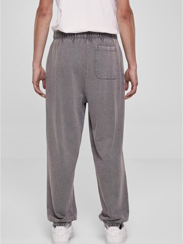 Tapered Pantaloni di Urban Classics in grigio