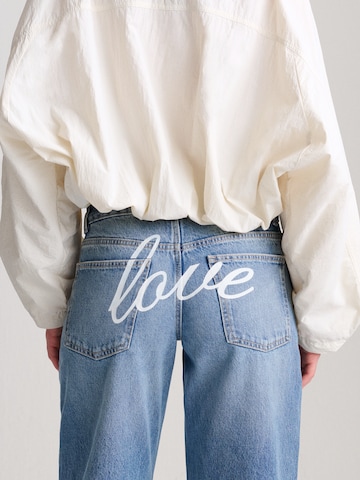 Pull&Bear Regular Jeans 'LOVE' in Blau