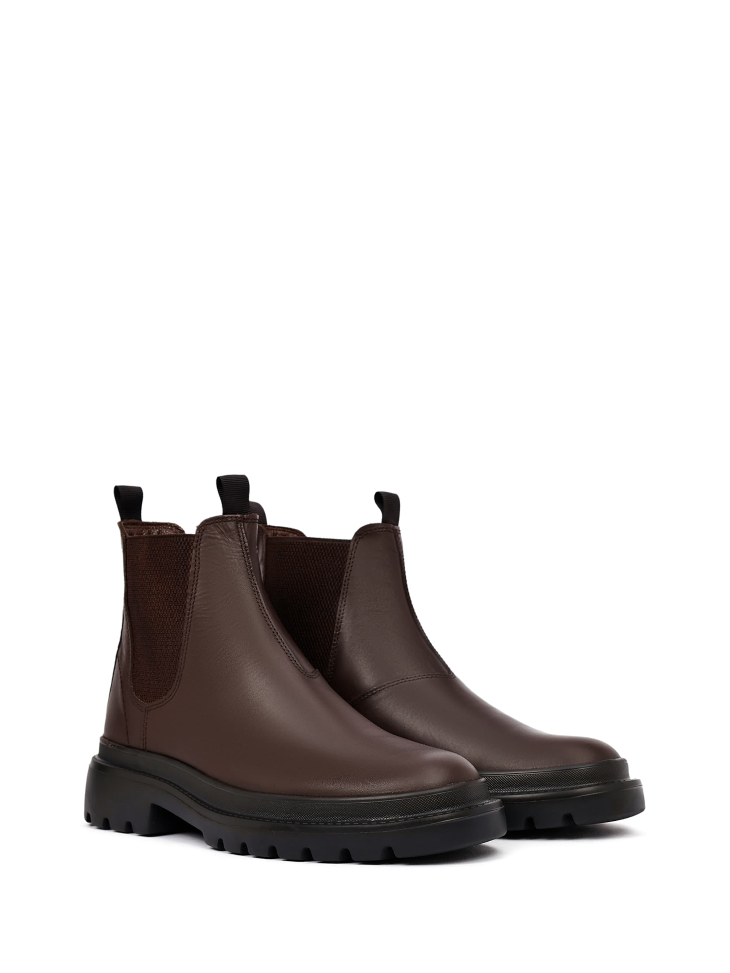 Derimod Chelsea boots in Brown