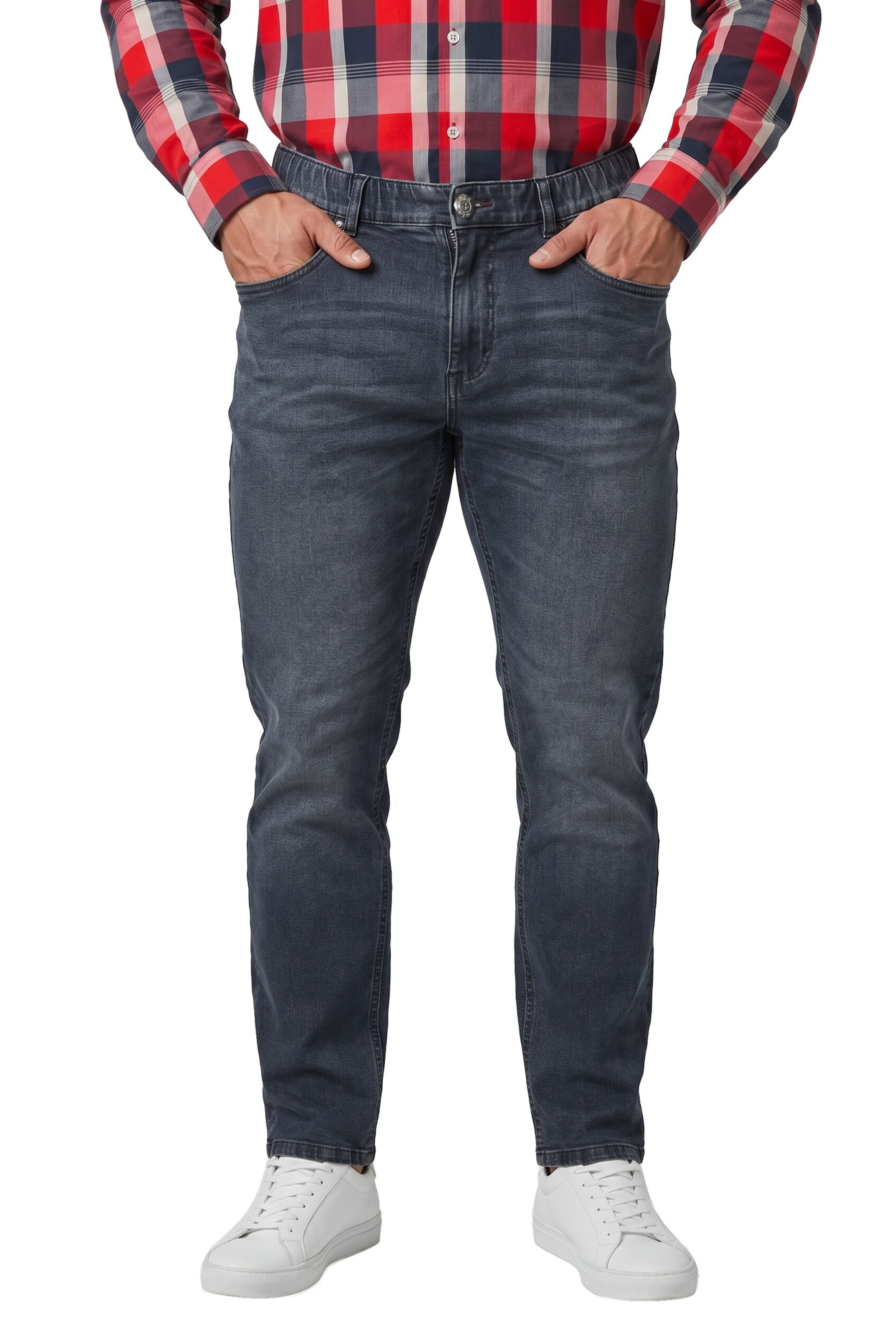Men Plus Regular Jeans in Black: front