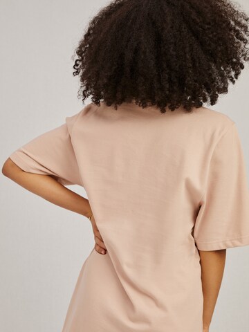 Robe 'Izzie' A LOT LESS en rose