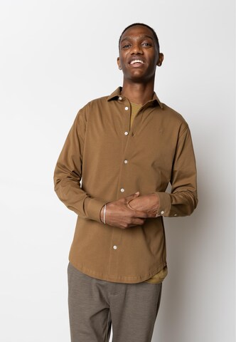 Clean Cut Copenhagen Regular fit Overhemd in Bruin: voorkant