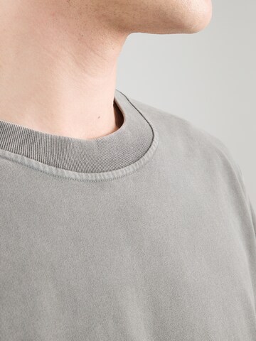 Abercrombie & Fitch - Camiseta en gris