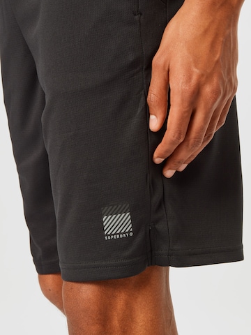 Superdry Regular Sportshorts in Schwarz