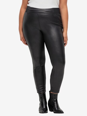 SHEEGO Slim fit Leggings in Black: front