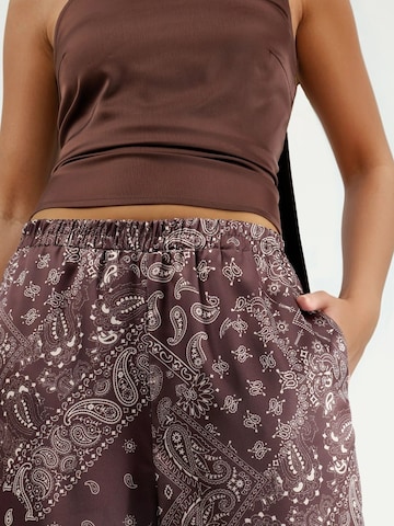 Qu Style Tapered Trousers in Brown