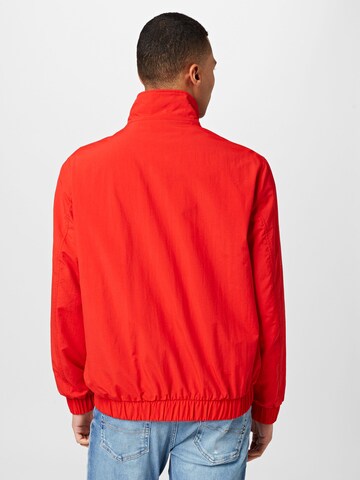 Tommy Jeans - Chaqueta de entretiempo en rojo