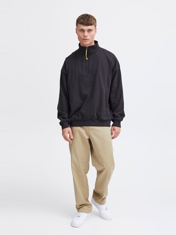 !Solid - Sweatshirt ' ILHAM ' em preto