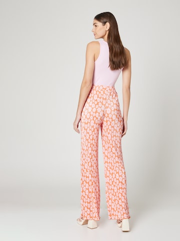 florence by mills exclusive for ABOUT YOU Loose fit Trousers 'Rain Showers ' in Orange