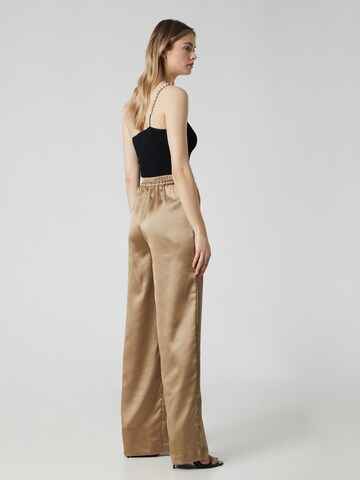 Guido Maria Kretschmer Women Wide Leg Bukse 'Sina' i gull: bakside