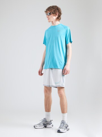 NIKE Функциональная футболка 'ADV STRIDE' в Синий