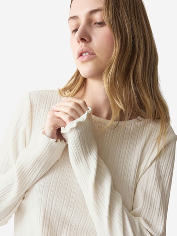 TRIUMPH Shirt ' Red Label Versatile Rib ' in White