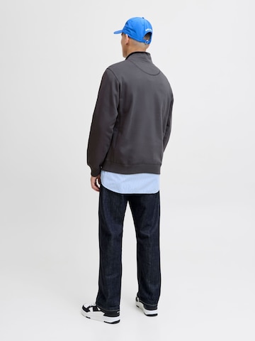 JACK & JONES Sweatshirt 'JORNORREBRO' i grå