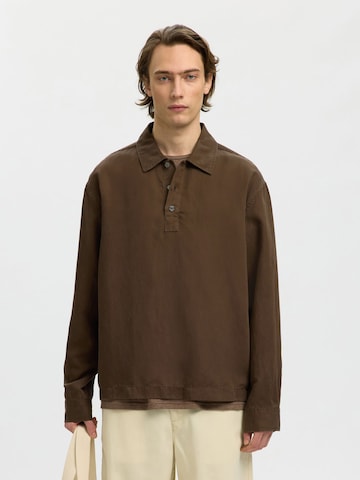 Coupe regular Chemise SELECTED en marron : devant