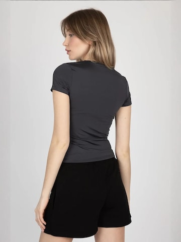 Hiccup Shirt in Grey