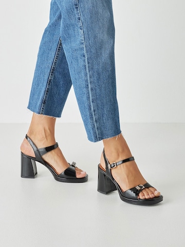 Tamaris Sandals in Black: front