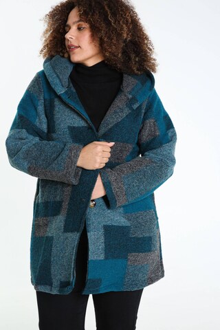 Paprika Winter Coat in Blue: front
