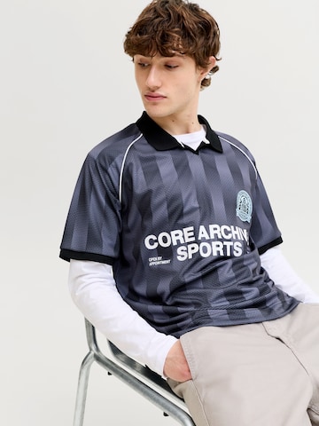 Tricou 'JCOBREEZE FOOTBALL' de la JACK & JONES pe negru