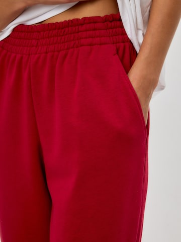 Regular Pantalon Cat e Lolette en rouge