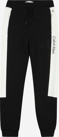 Calvin Klein Jeans Tapered Broek in Zwart: voorkant