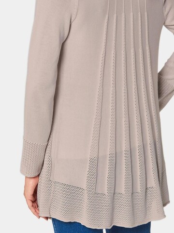 Goldner Strickjacke in Grau