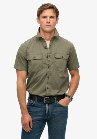 Coupe regular Chemise Superdry en vert : devant