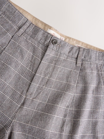 Next - Tapered Pantalón plisado 'Heritage' en gris
