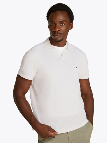 T-Shirt TOMMY HILFIGER en blanc : devant
